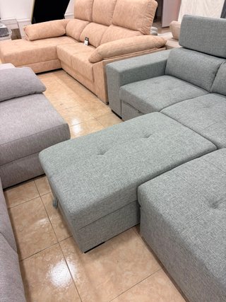 Sofá chaise longue gris con arcón y cama