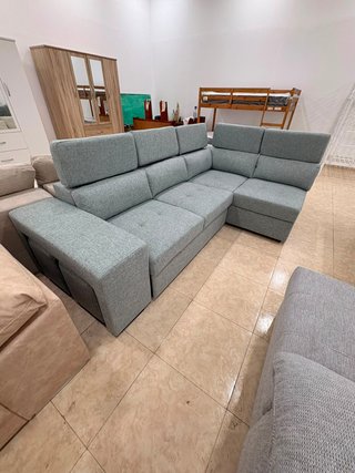 Sofá chaise longue gris con arcón y cama