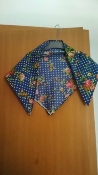 Vestido de flamenca azul con flores y lunares