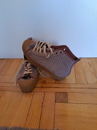Botines de tela con cordones