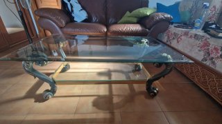 Mesa de centro cristal y metal con toques dorados