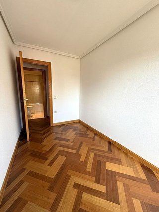 Piso en alquiler en Huerta del Rey en Valladolid