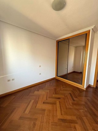 Piso en alquiler en Huerta del Rey en Valladolid