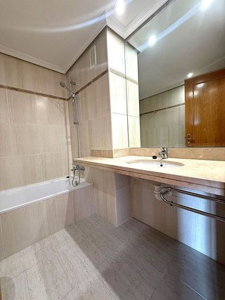 Piso en alquiler en Huerta del Rey en Valladolid