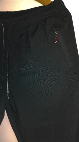 Pantalón deportivo negro