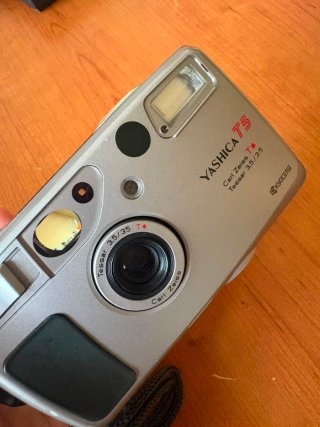 Yashica T5 Carl Zeiss Tessar 35mm