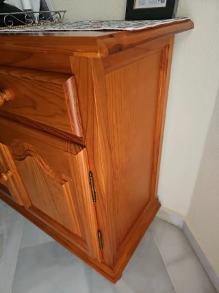 Aparador de salón de madera