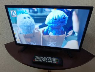 TV Portátil Nevir 22 pulgadas y mando a distancia