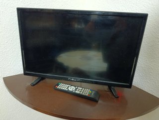 TV Portátil Nevir 22 pulgadas y mando a distancia