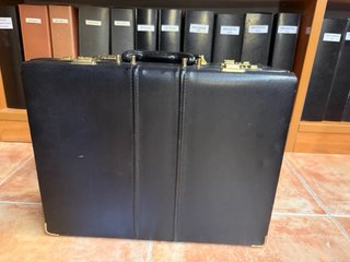 Maletín ejecutivo cuero con combinación