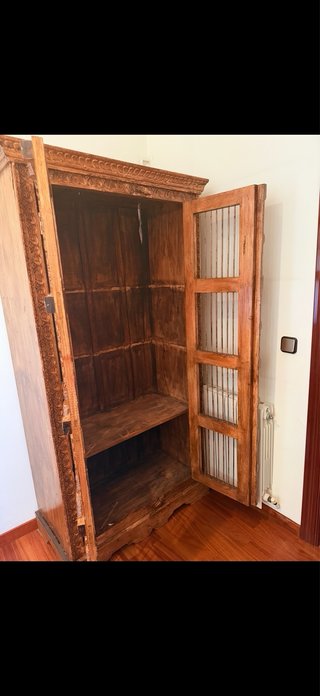 Armario antiguo madera maciza tallada