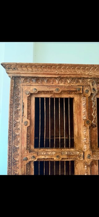 Armario antiguo madera maciza tallada