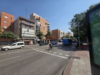 Local comercial en alquiler en Opañel en Madrid