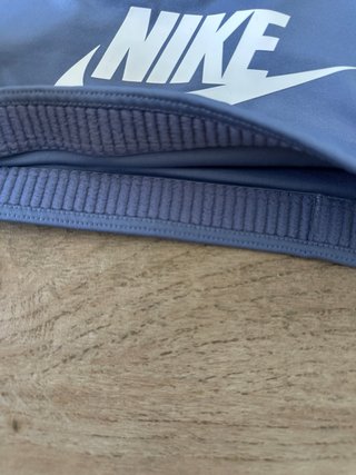 Top deportivo Nike morado Talla XS