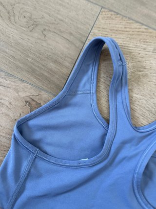 Top deportivo Nike morado Talla XS