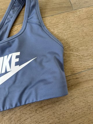Top deportivo Nike morado Talla XS