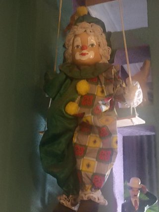 Payaso en columpio decorativo