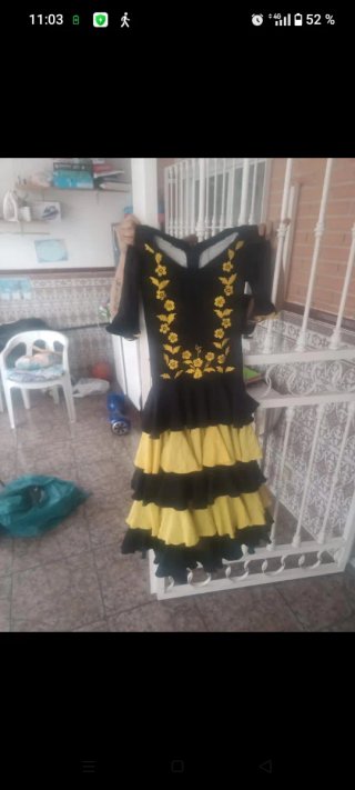Vestido de Sevillanas Negro y Amarillo