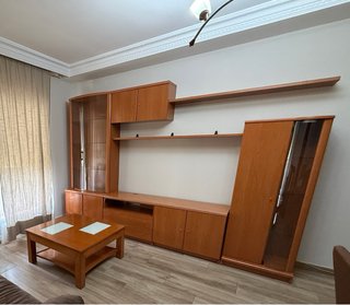 Mesa de comedor y mueble