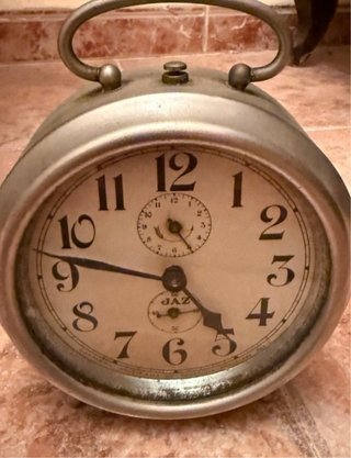 Reloj despertador JAZ antiguo
