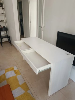 Escritorio blanco Ikea MICKE 142x50 cm