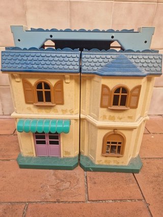 Casita de muñecas usada