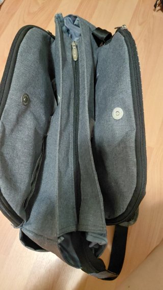 Bolso carrito bebé gris con flechas