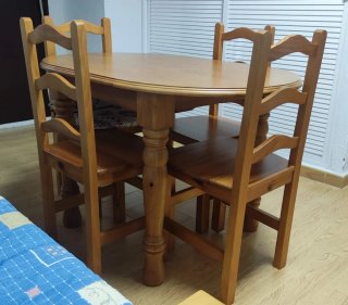 Mesa de comedor de madera estilo provenzal
