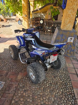 Yamaha Raptor 660R Azul y Blanco