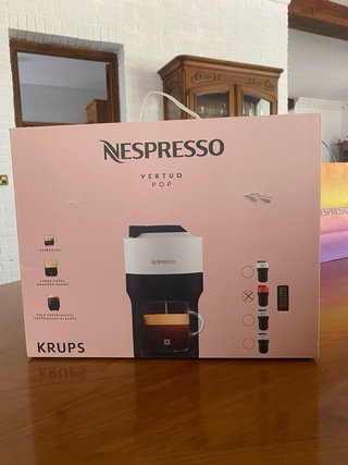 Cafetera Nespresso Vertuo Pop Roja + 4 Packs