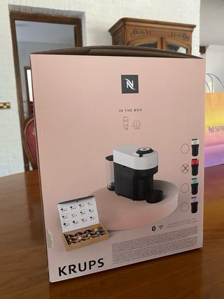 Cafetera Nespresso Vertuo Pop Roja + 4 Packs