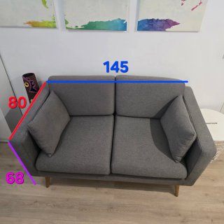 Sofá 2 plazas gris con cojines Maisons du Monde