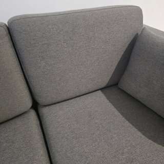Sofá 2 plazas gris con cojines Maisons du Monde