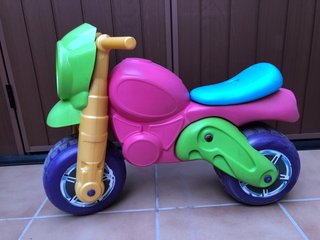 Moto de plástico para niños