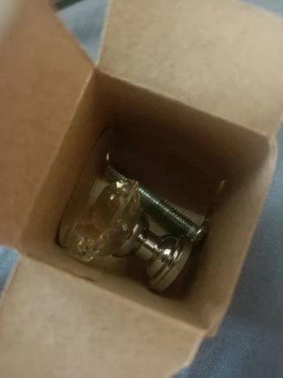 Pomos de cristal y tornillos