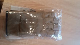 Guanti militari beige aridi