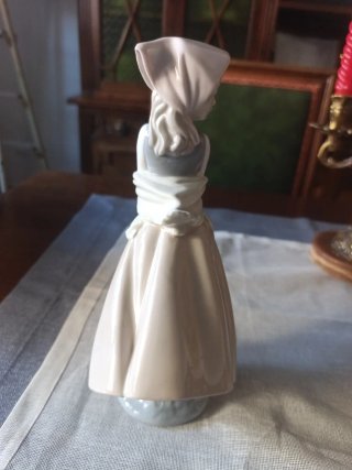 Figura Nao by Lladro Niña con Cesta Años 70
