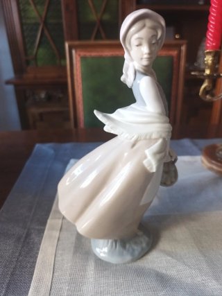 Figura Nao by Lladro Niña con Cesta Años 70