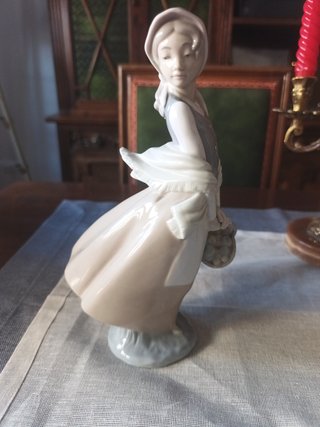Figura Nao by Lladro Niña con Cesta Años 70