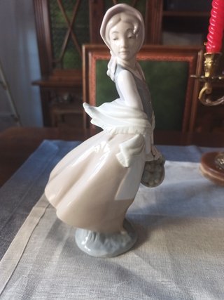 Figura Nao by Lladro Niña con Cesta Años 70