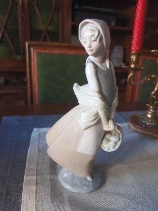 Figura Nao by Lladro Niña con Cesta Años 70