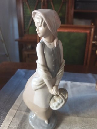 Figura Nao by Lladro Niña con Cesta Años 70