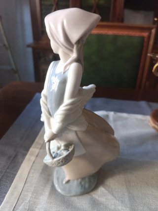 Figura Nao by Lladro Niña con Cesta Años 70