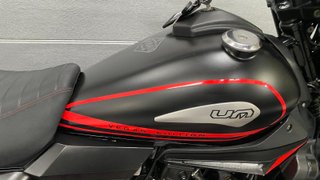 UM Renegade Vegas Negra/Roja