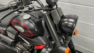 UM Renegade Vegas Negra/Roja