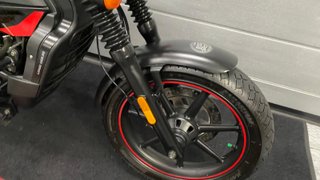 UM Renegade Vegas Negra/Roja