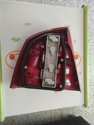 Piloto trasero derecho Skoda octavia 2