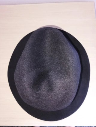 Cappello in feltro e raso , realizzato a mano,nero