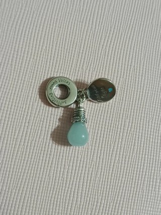 Charm Pandora lampadina che si illumina al buio