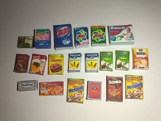 Miniaturas de marcas famosas para casa de muñecas